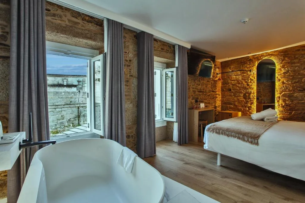 Camera Superior - 1 letto matrimoniale grande — Hotel Plaza Obradoiro by Bossh! Hotels