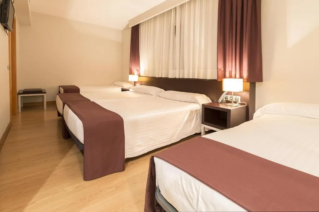 Camera quadrupla speciale — Hotel Plazaola