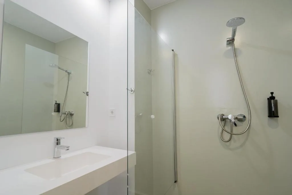 Habitación Doble con baño privado - 2 camas — Hotel Plini