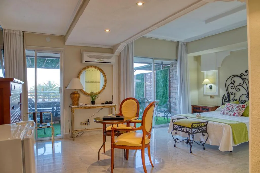 Habitación Doble Deluxe con bañera de hidromasaje — Hotel Polamar