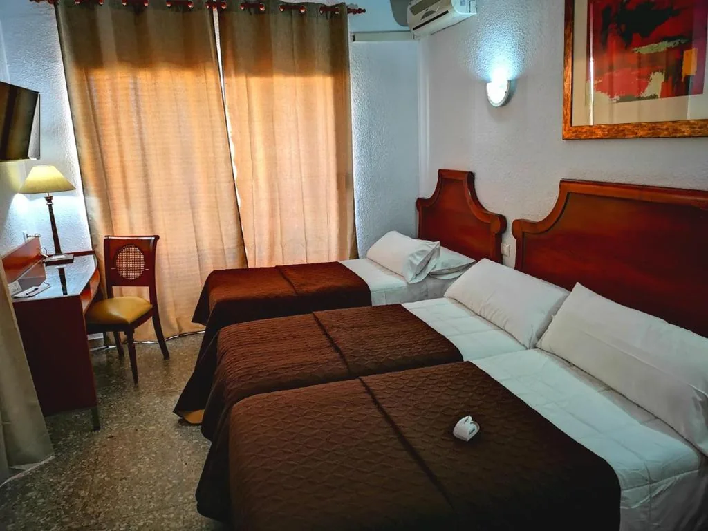 Habitación Triple — Hotel Polamar