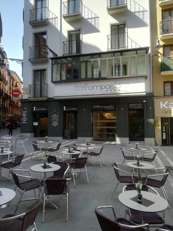 バルコニー付きシングルルーム — Hotel Pompaelo Plaza del Ayuntamiento & Spa