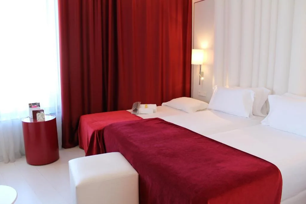 エキストラベッド付きスーペリアダブルルーム — Hotel Porta Fira 4* Sup