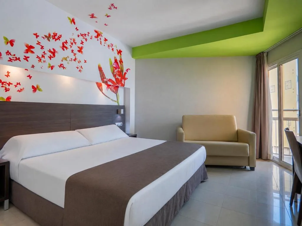 ソファベッド付きダブルルーム（シングルベッド2台またはダブルベッド1台） — Hotel Porto Calpe