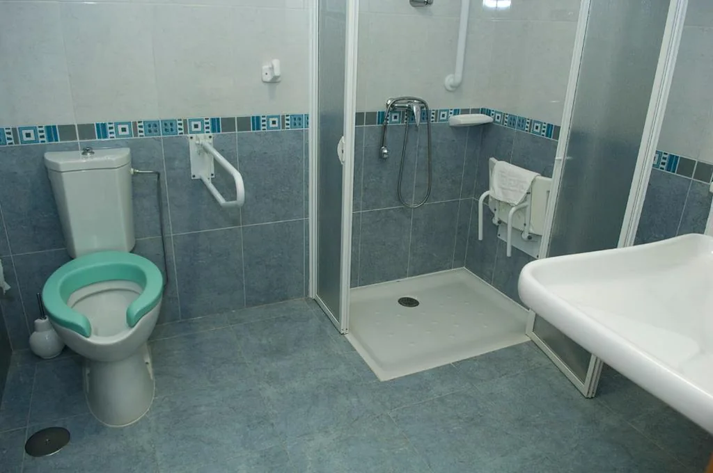 Quarto Duplo adaptado para pessoas com mobilidade reduzida — Hotel Porto do Barqueiro