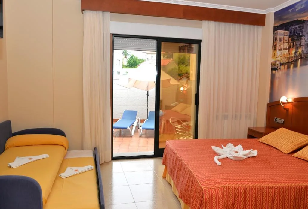 Camera doppia (2 adulti + 2 bambini) — Hotel Portonovo