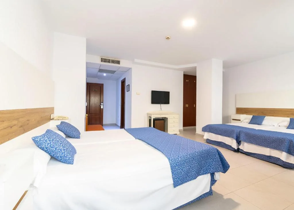 Habitación cuádruple — Hotel Pozo del Duque II