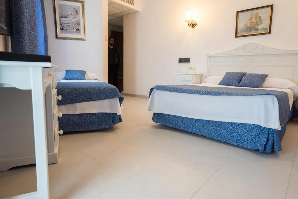 Habitación Triple — Hotel Pozo del Duque II