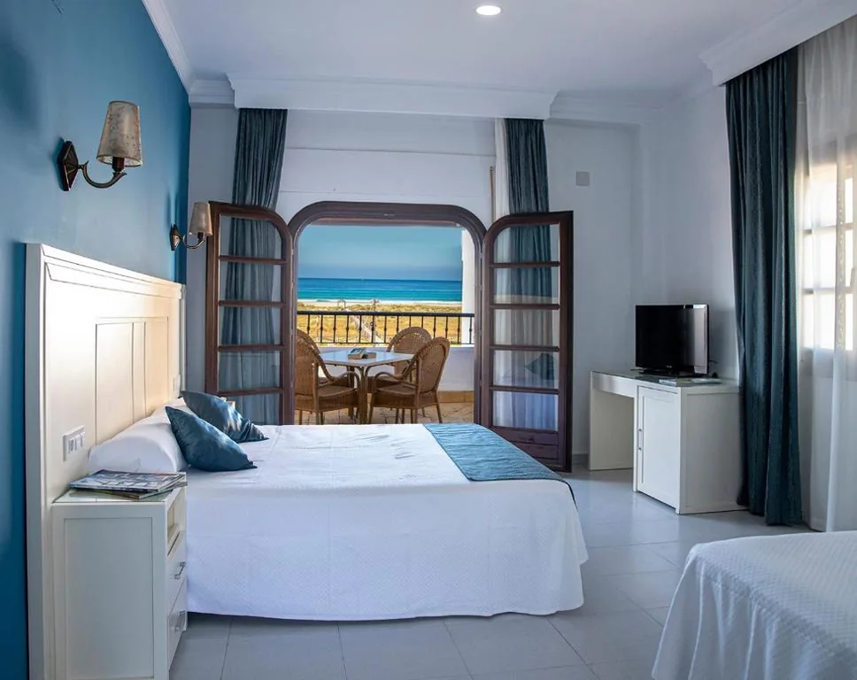 シービュー・トリプルルーム — Hotel Pozo del Duque