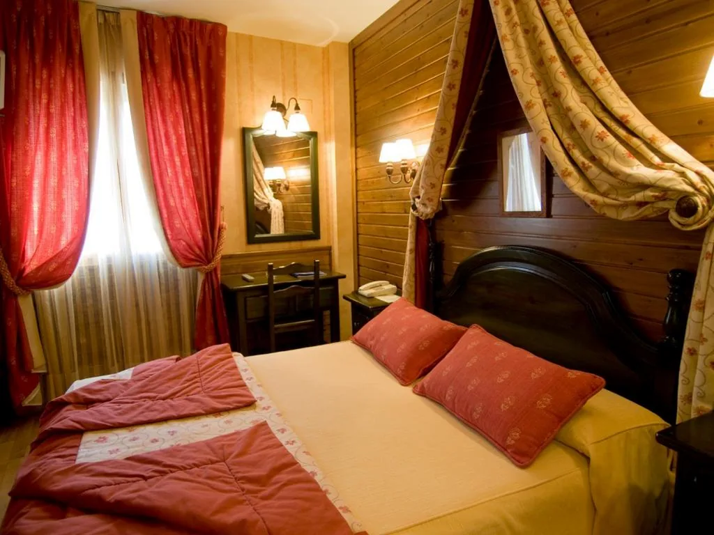 Chambre Simple — Hotel Pradas Ordesa