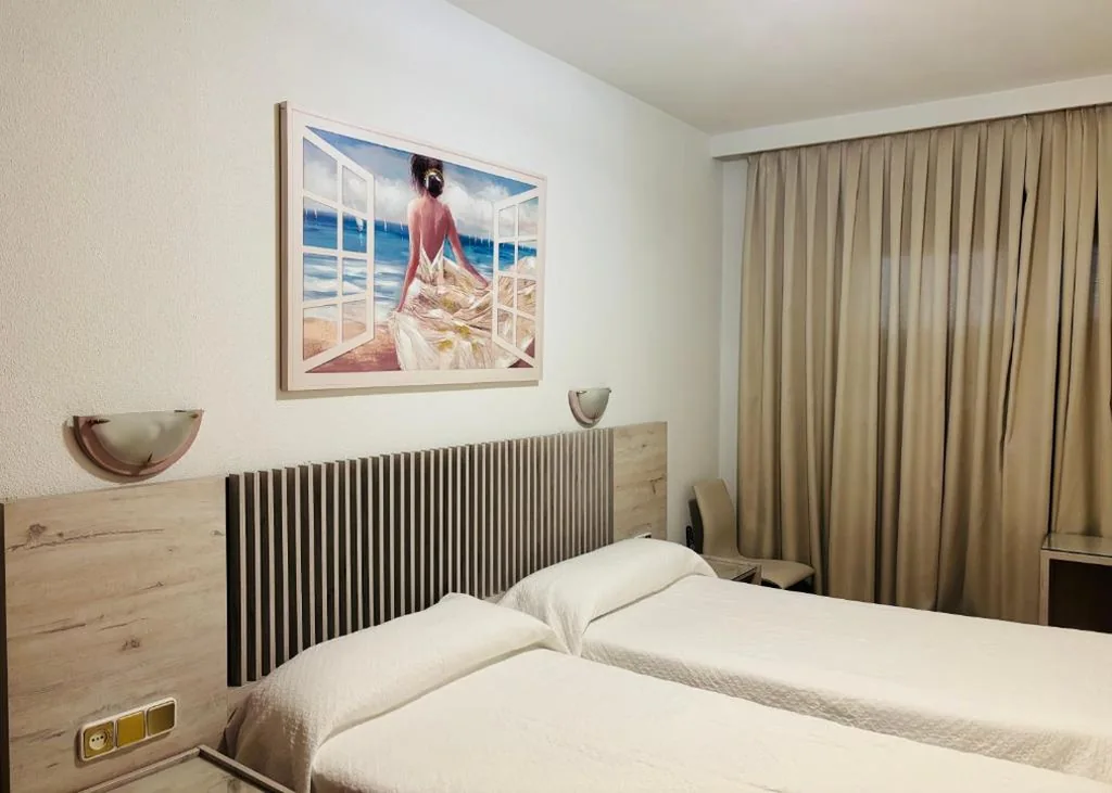 Tweepersoonskamer met 2 bedden — Hotel Praderón