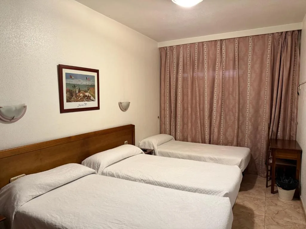 Driepersoonskamer — Hotel Praderón
