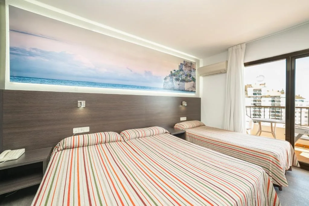 Vierbettzimmer (3 Erwachsene + 1 Kind) — Hotel Prado II