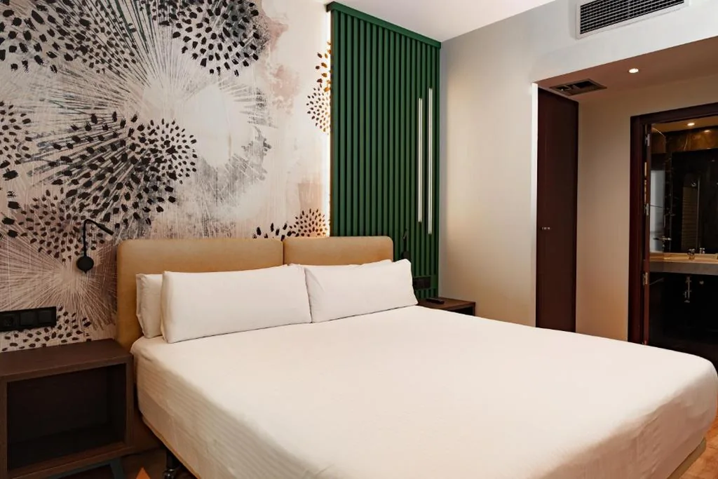 Premium driepersoonskamer met zithoek — Hotel Princesa De Eboli