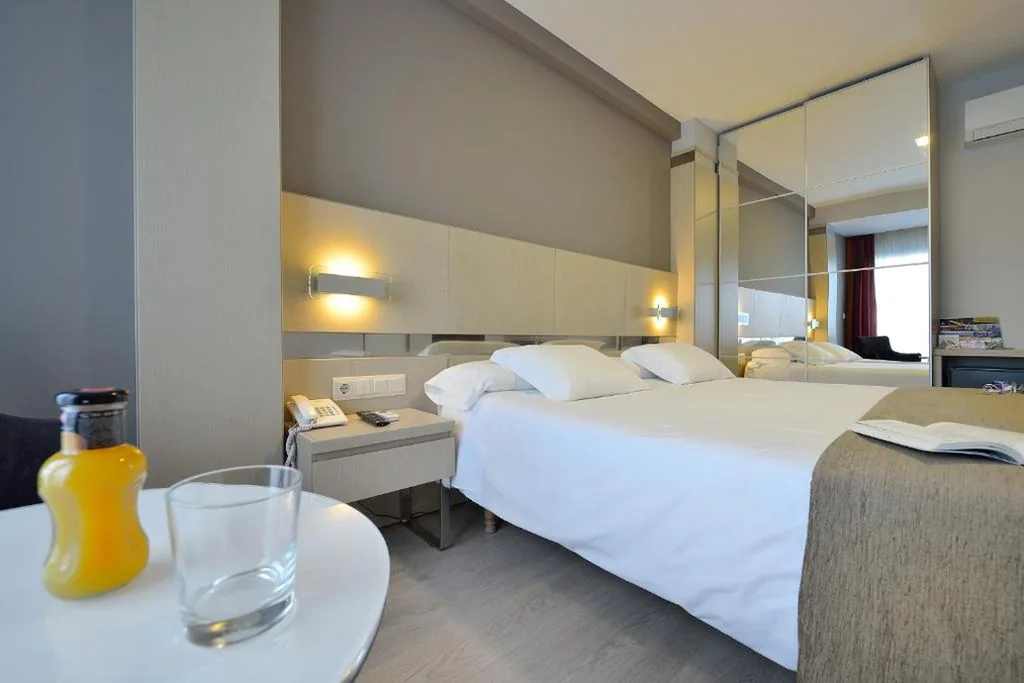Doppelzimmer mit Meerblick — Hotel Puente de La Toja