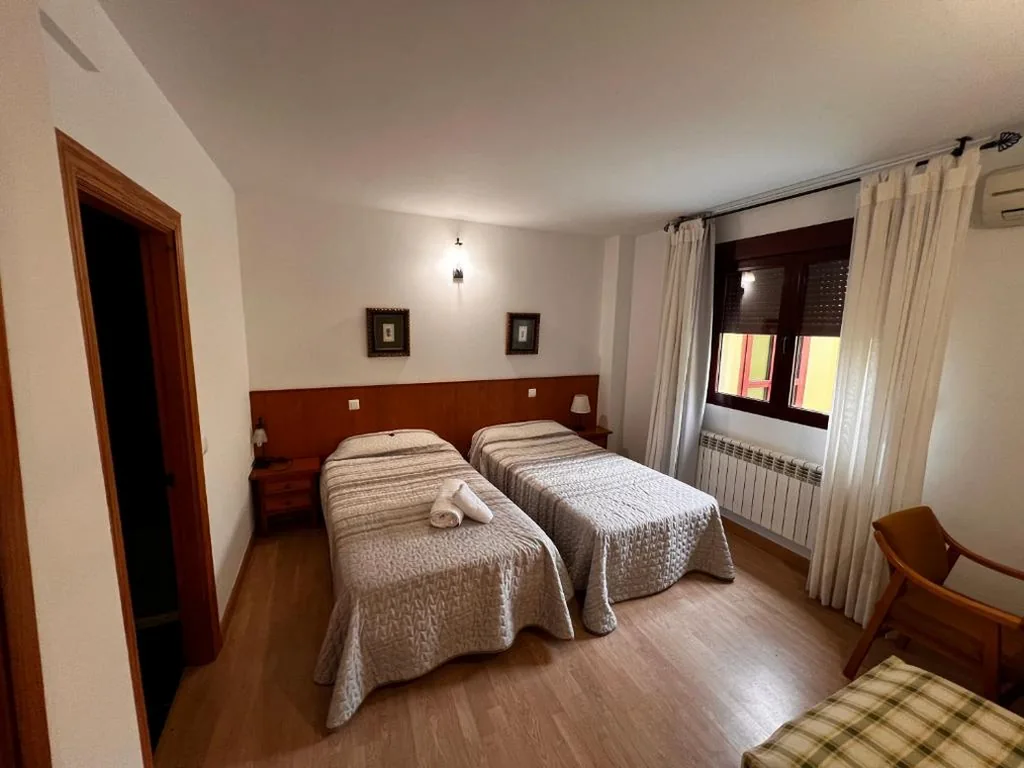 Habitación Doble - 2 camas — Hotel Puente de Piedra