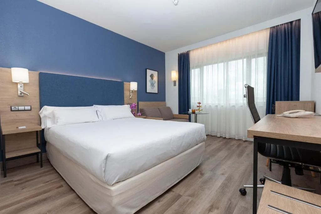 Habitación Deluxe - 1 cama grande — Hotel Puerta de Bilbao