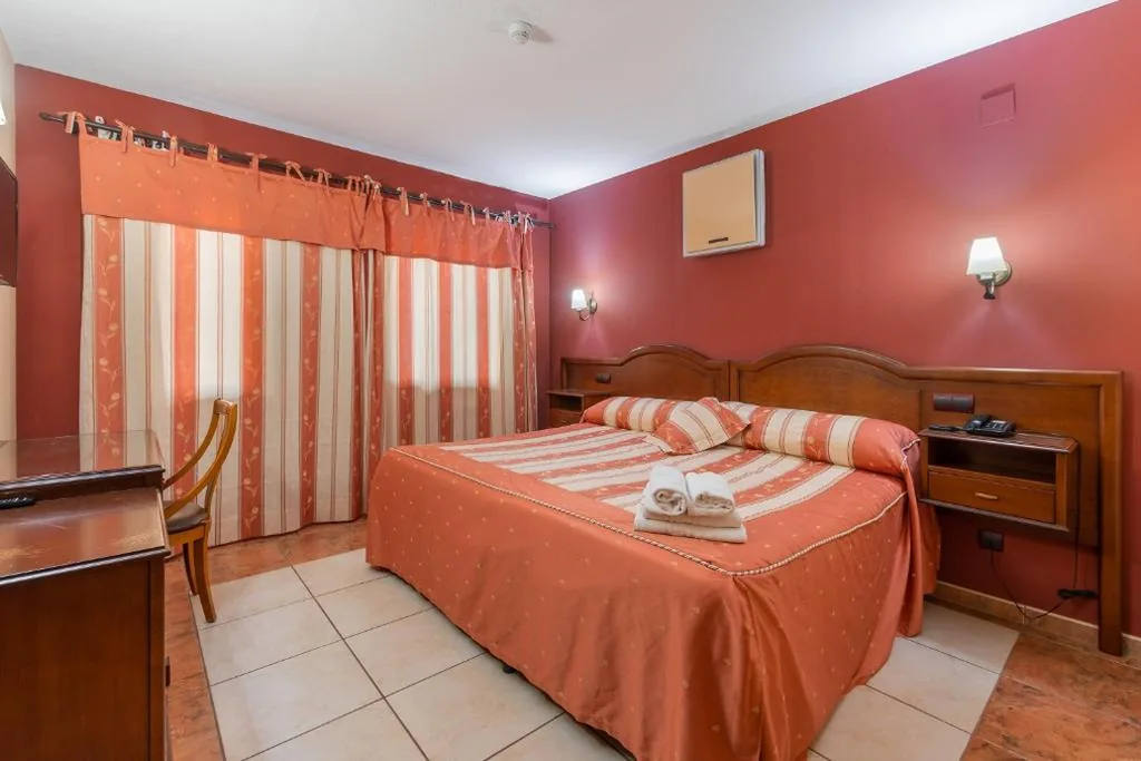 ダブルルーム（シングルベッド2台またはダブルベッド1台） — Hotel Puerta de Javalambre