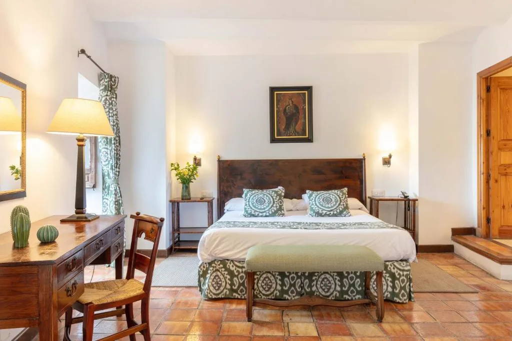 Double Room - Extra-Large Bed — Hotel Puerta de la Luna