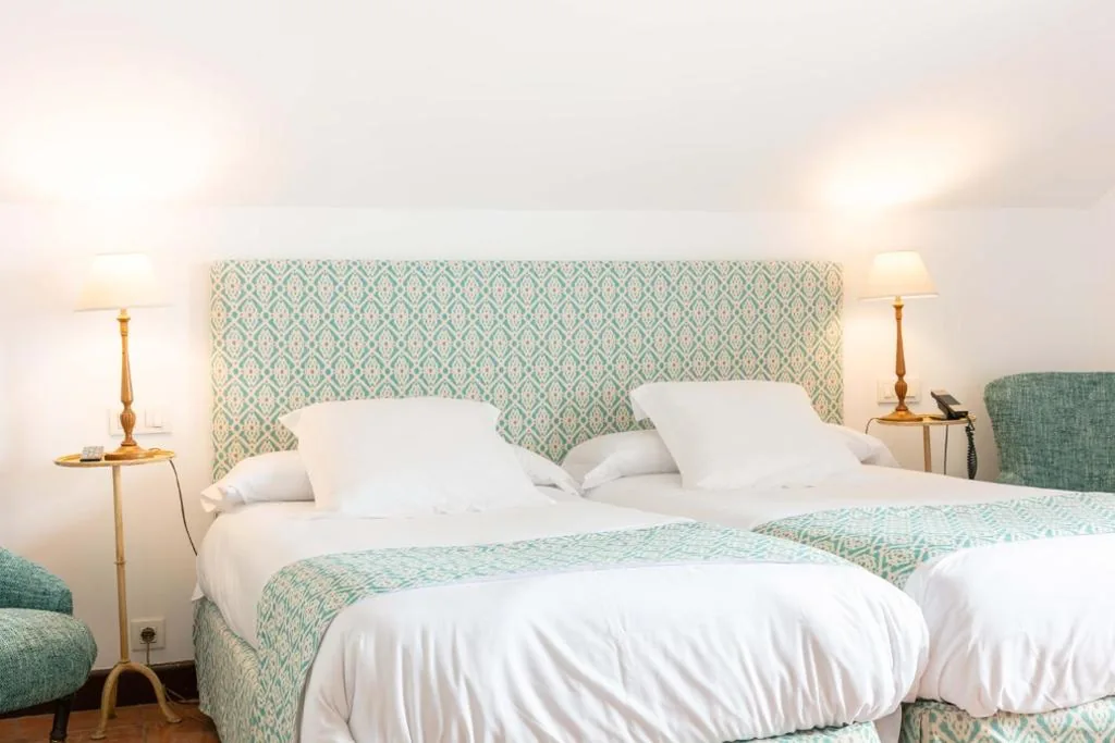 Standard Room — Hotel Puerta de la Luna