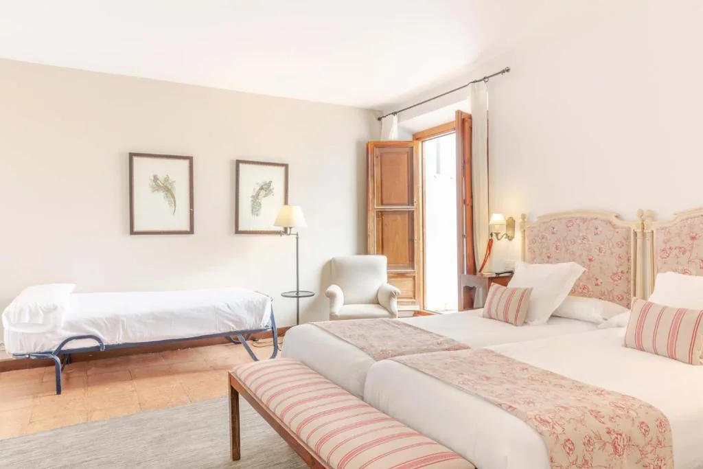 Triple Room — Hotel Puerta de la Luna