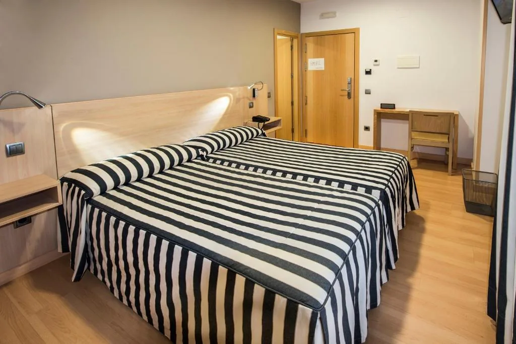 ダブルルーム（シングルベッド1台または2台） — Hotel Puerta de la Santa