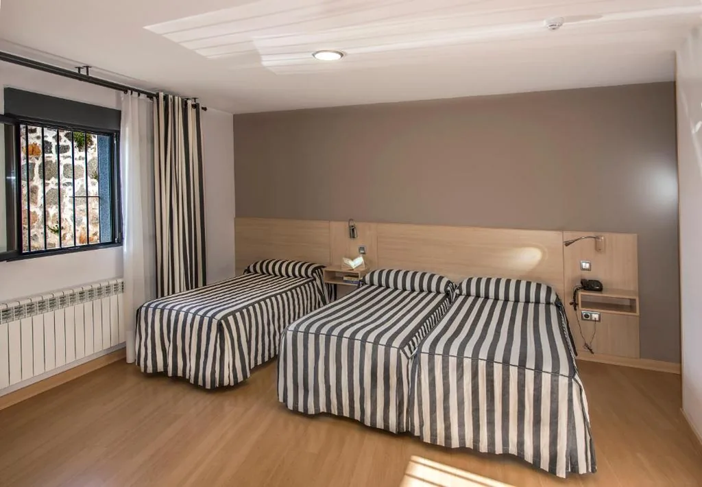 トリプルルーム — Hotel Puerta de la Santa