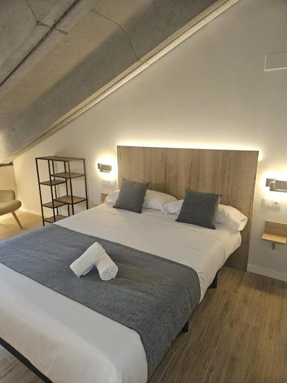 Quarto com cama de casal — Hotel Puerta de la Serrania
