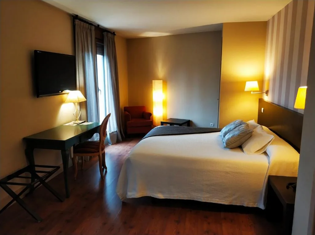 Camera doppia Superior con vasca idromassaggio — Hotel Puerta del Arco