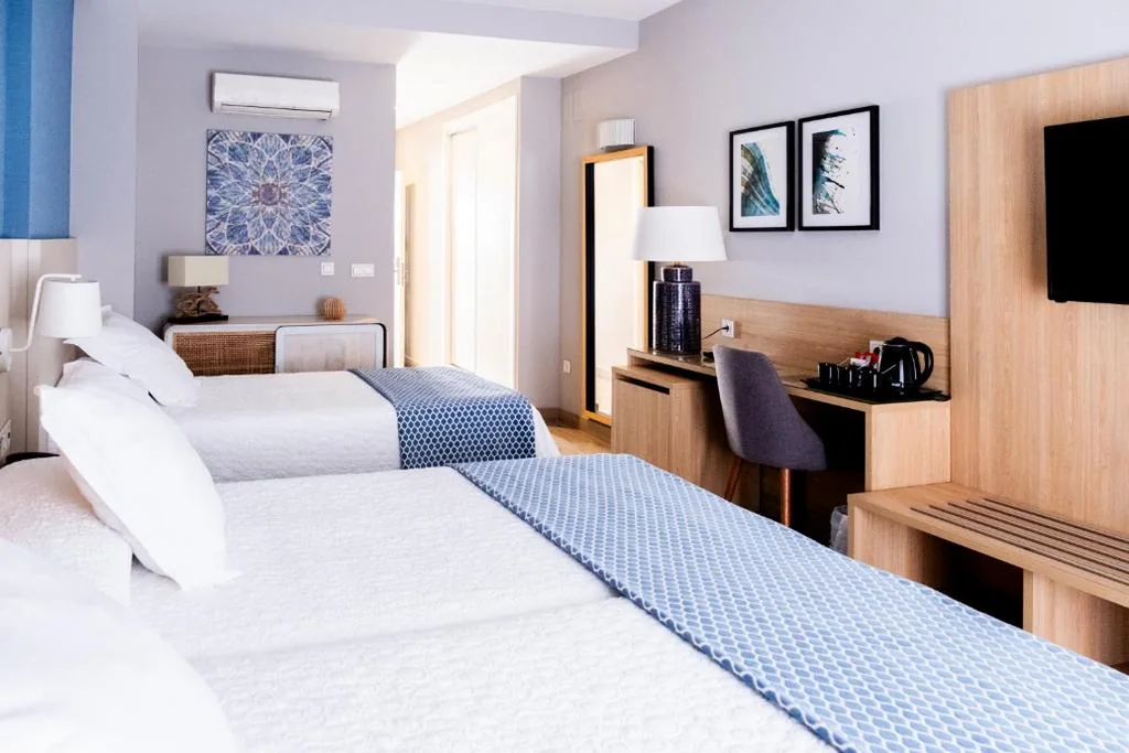 Camera tripla — Hotel Puerta del Mar - Adults Recommended
