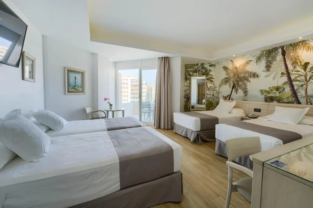 Vierbettzimmer — Hotel Puerto Bahía & Spa