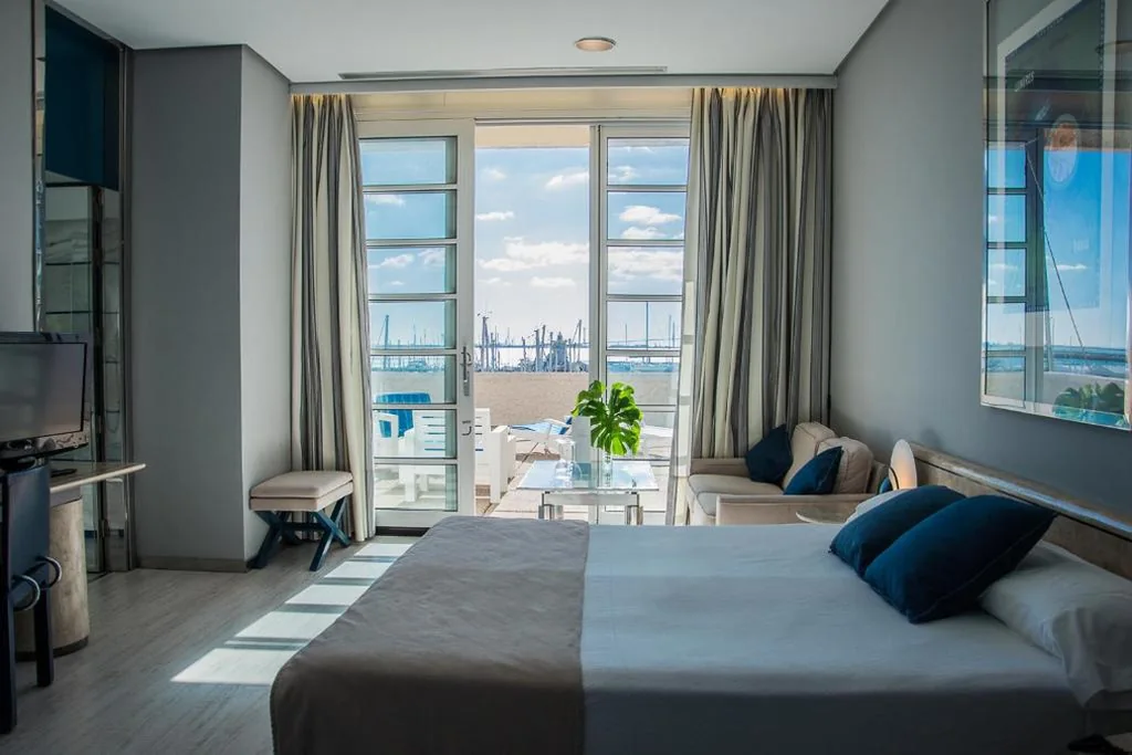 带阳台并可欣赏海景的豪华双人间 — Hotel Puerto Sherry