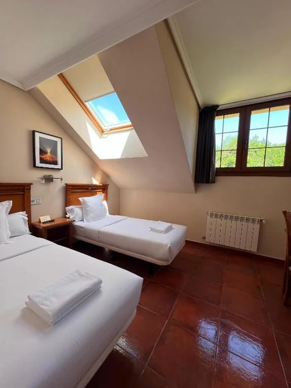 Tweepersoonskamer met 2 Bedden — Hotel Pugide