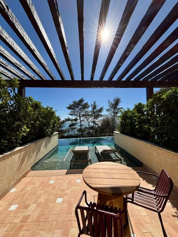 Habitación Doble con vistas al mar y piscina privada (o piscina semiprivada) — Hotel Punta Bermeja Premium