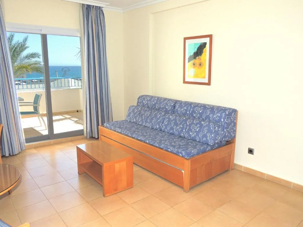 Tweepersoonskamer met zithoek en uitzicht op zee - 2 bedden — Hotel Punta del Cantal