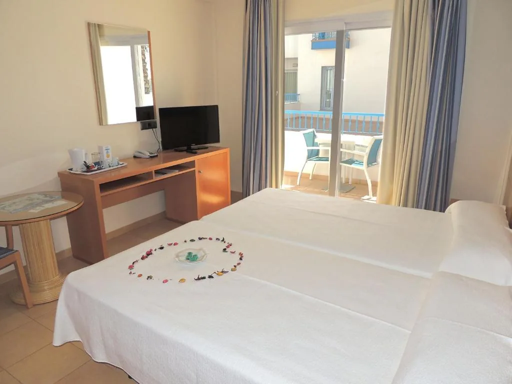 Deluxe Tweepersoonskamer met Balkon - 1 of 2 Bedden — Hotel Punta del Cantal