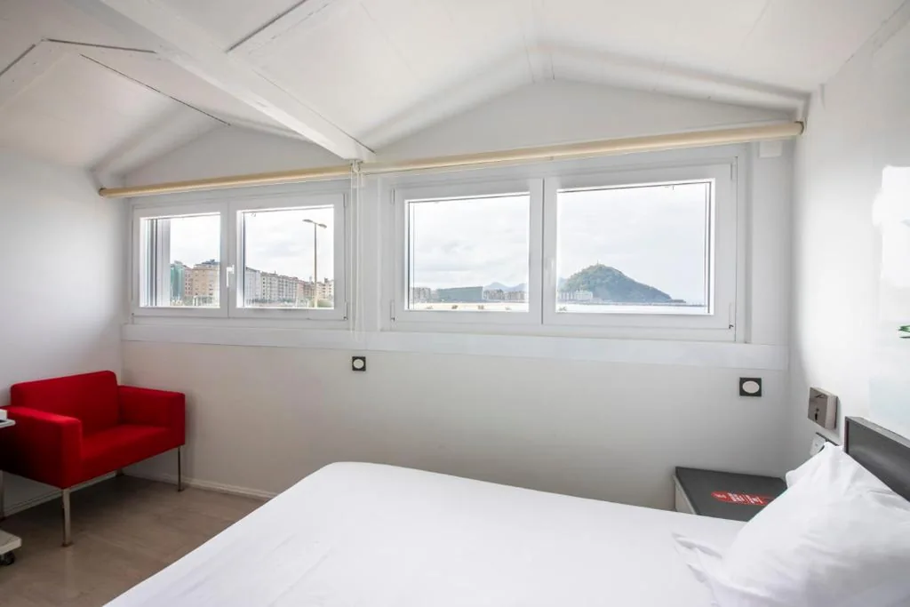 Chambre Double Supérieure avec vue sur la mer — Hotel Punta Monpas