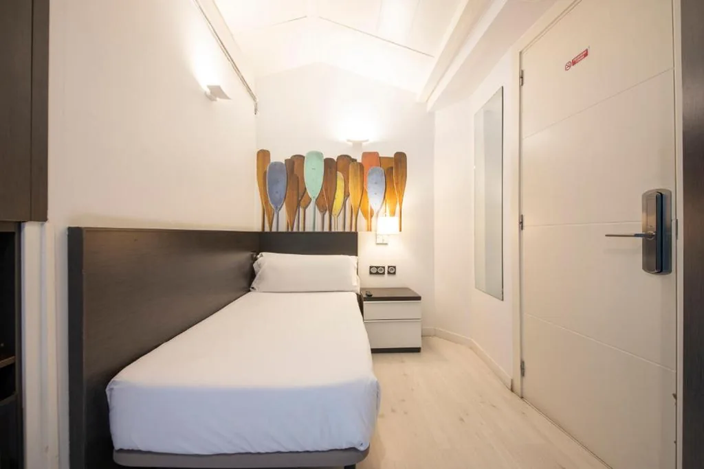 Chambre Simple — Hotel Punta Monpas