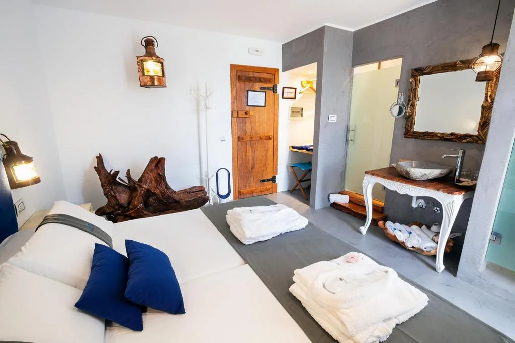 Habitación Doble con balcón y vistas al mar — Hotel Puntagrande
