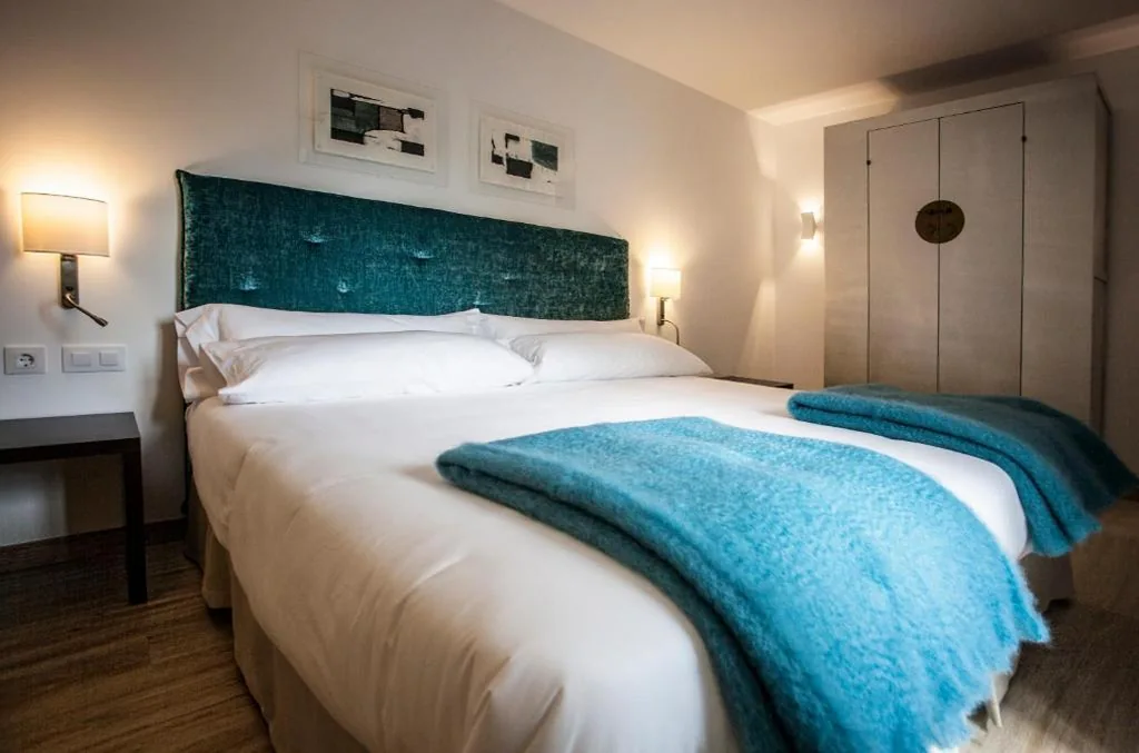 Tweepersoonskamer - 1 of 2 bedden — Hotel Pura Vida