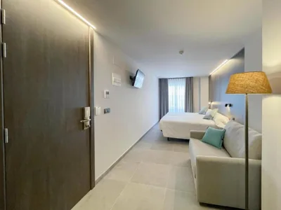 Hotel Quatre Llunes — foto 12