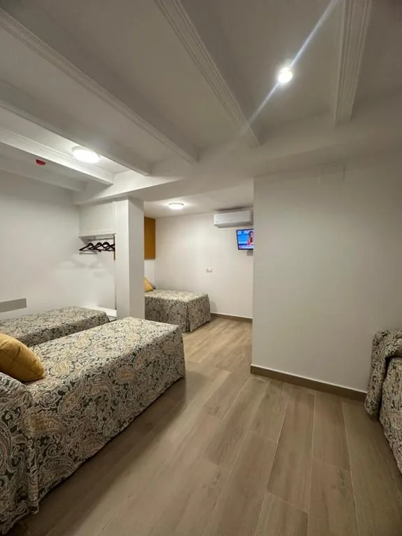 Standard-Vierbettzimmer — Hotel Quitagolpe