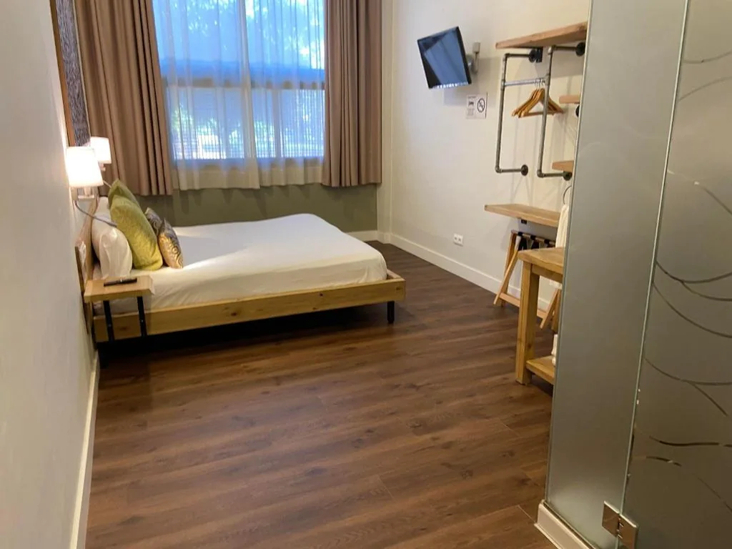Quarto Duplo com Cama Extra e Vista Jardim — Hotel Radha
