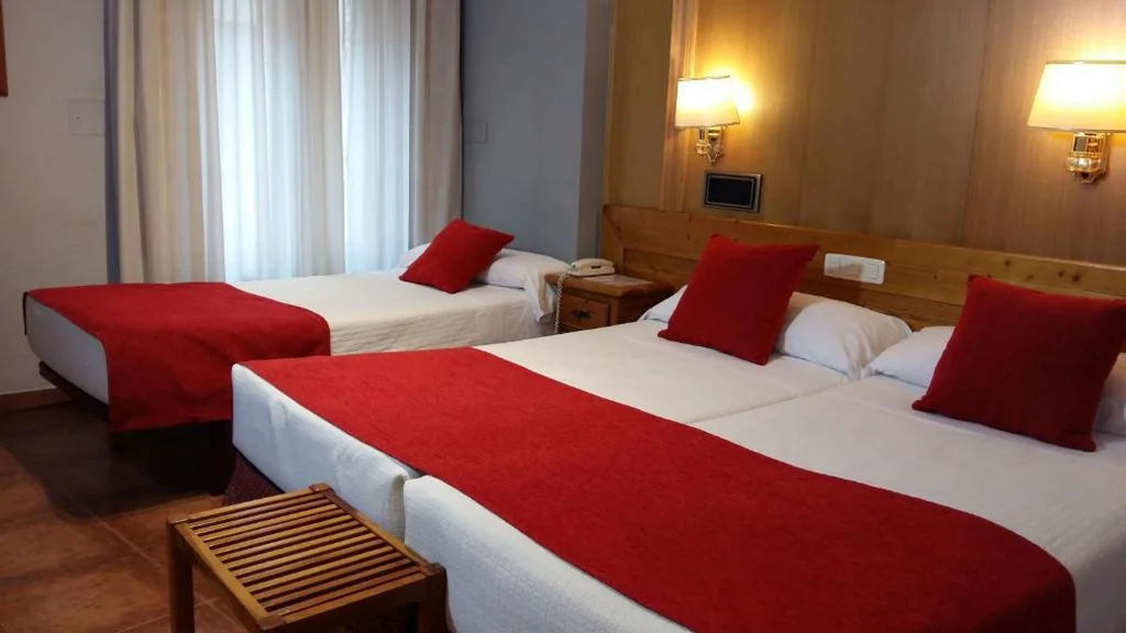 Habitación Familiar con vistas — Hotel Real De Toledo