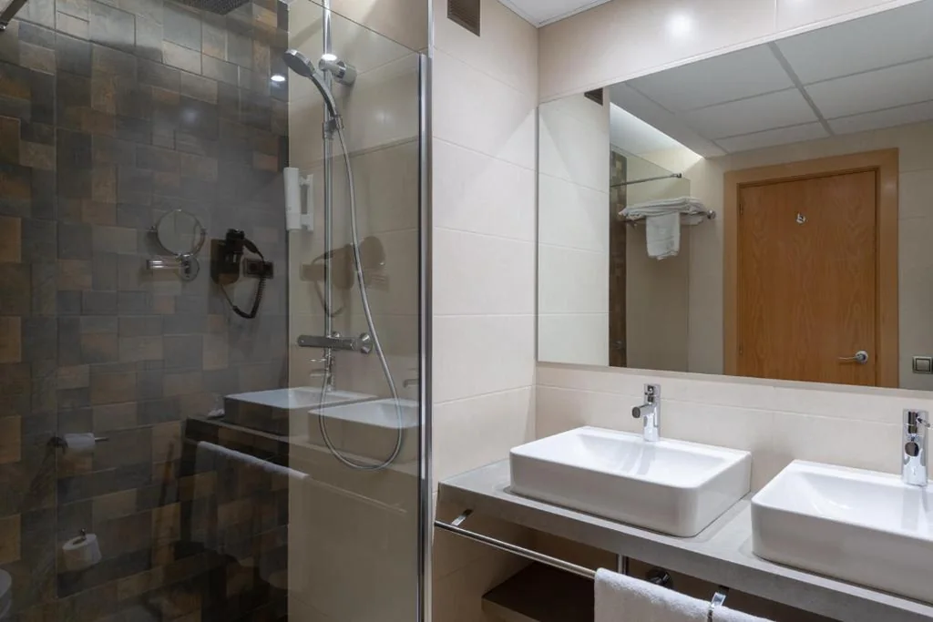 Camera tripla (3 adulti) — Hotel Real
