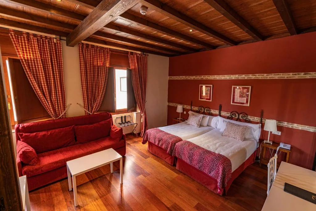 エキストラベッド付きダブルルーム（ベッド1台または2台） — Hotel Real Monasterio de San Zoilo