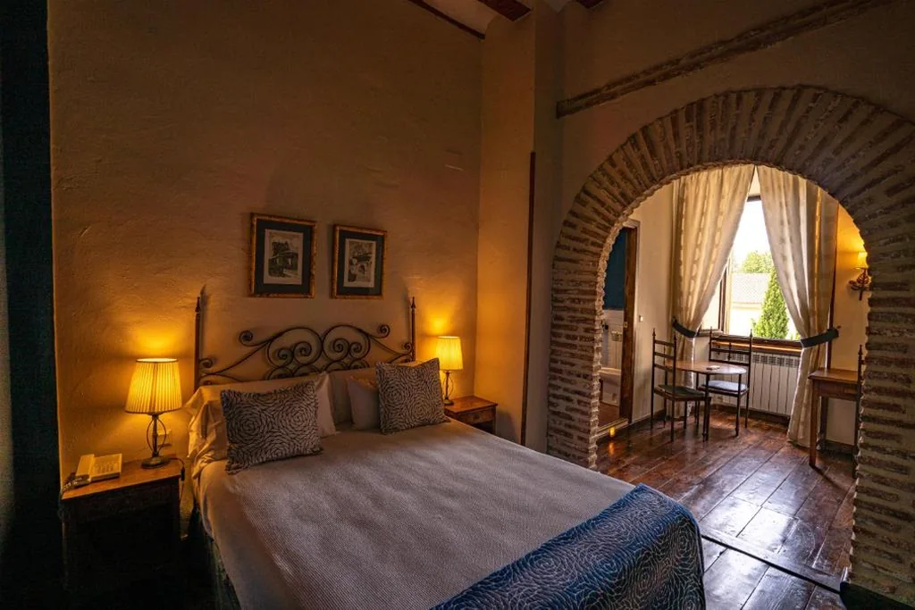 ジュニアスイート — Hotel Real Monasterio de San Zoilo