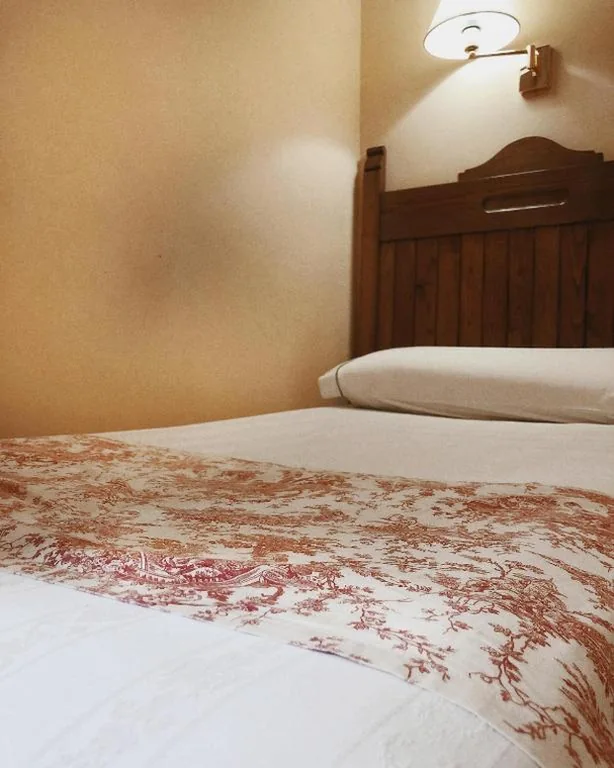 Habitación con cama grande — Hotel Rebeco