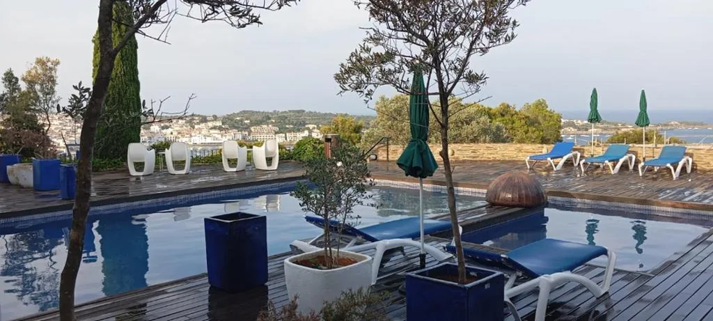 Habitación Doble Superior con vistas parciales al mar — Hotel Rec de Palau