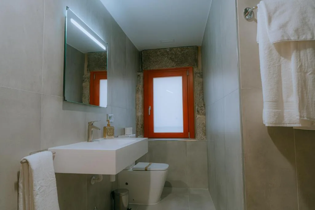 Habitación Doble con balcón — Hotel Recanto do Avia